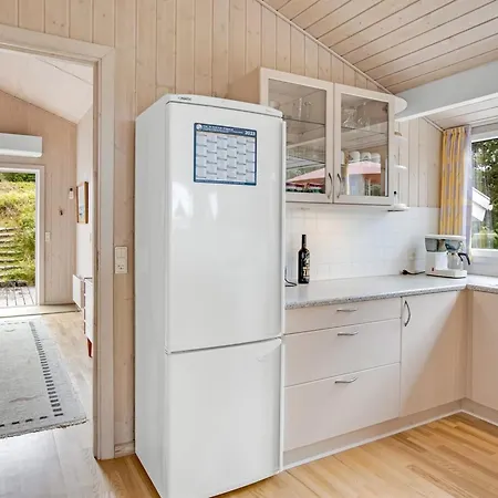 Tineke - 800m From The Sea By Interhome