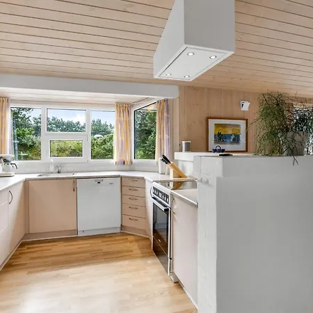 Ferienhaus Tineke - 800m From The Sea By Interhome *