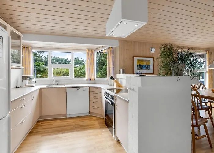 Holiday home Tineke - 800m From The Sea By Interhome