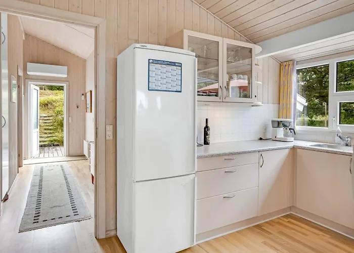 Tineke - 800m From The Sea By Interhome