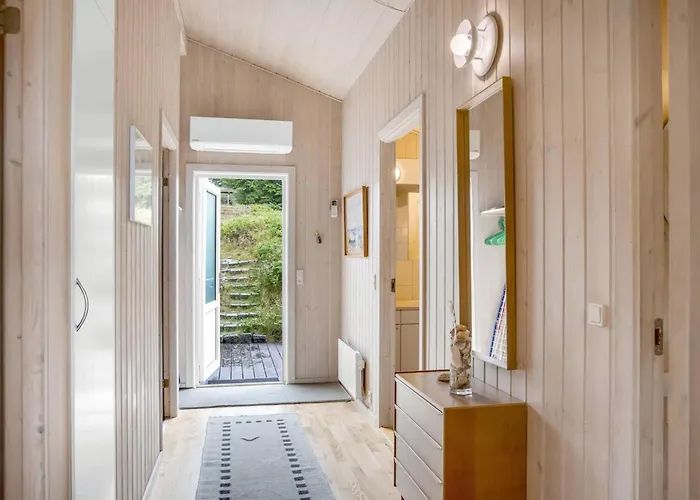 Tineke - 800m From The Sea By Interhome